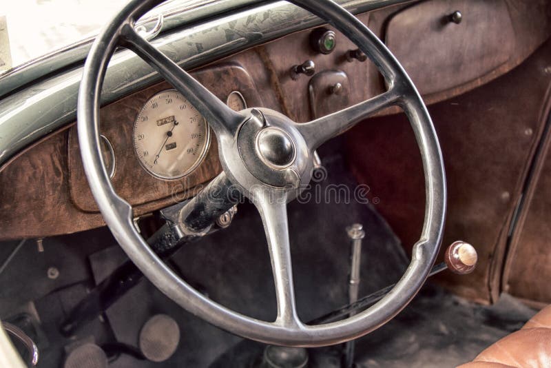 voiture de roue de moitié du 20ème siècle photo stock voiture de roue de moitié du 20ème siècle photo stock