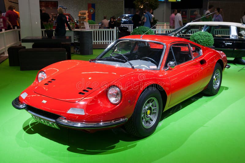 Voiture de sport 1972 de coupé de Ferrari Dino 246 GT photo libre de droits Voiture de sport 1972 de coupé de Ferrari Dino 246 GT photo libre de droits