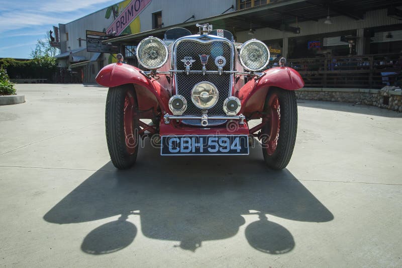 Voiture de sport 1934 de Le Mans 2-Seater de chanteur (vue de face) photo libre de droits Voiture de sport 1934 de Le Mans 2-Seater de chanteur (vue de face) photo libre de droits