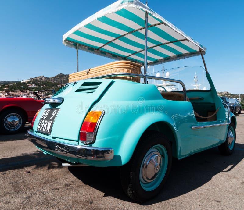 Voiture de vintage de Fiat 500 photographie stock