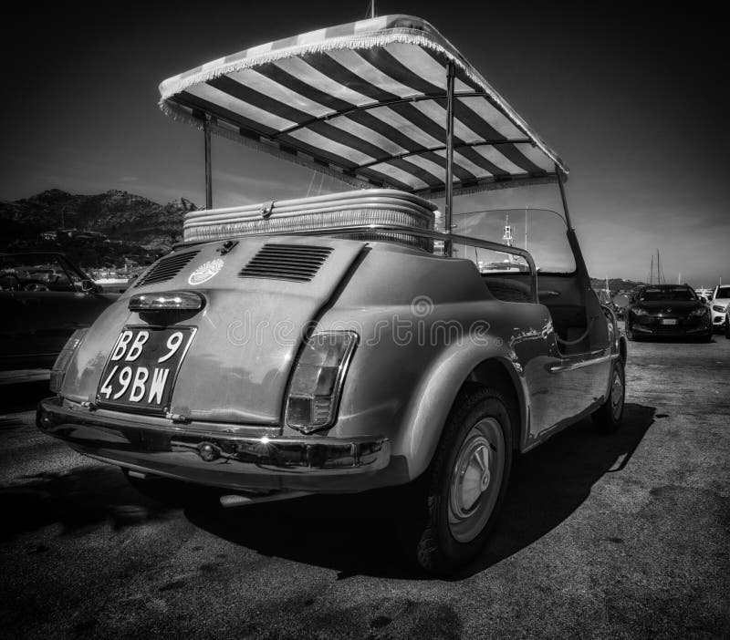 Voiture de vintage de Fiat 500 image stock