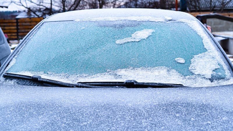 gelé voiture couvert avec gel, hiver mal temps génératif ai