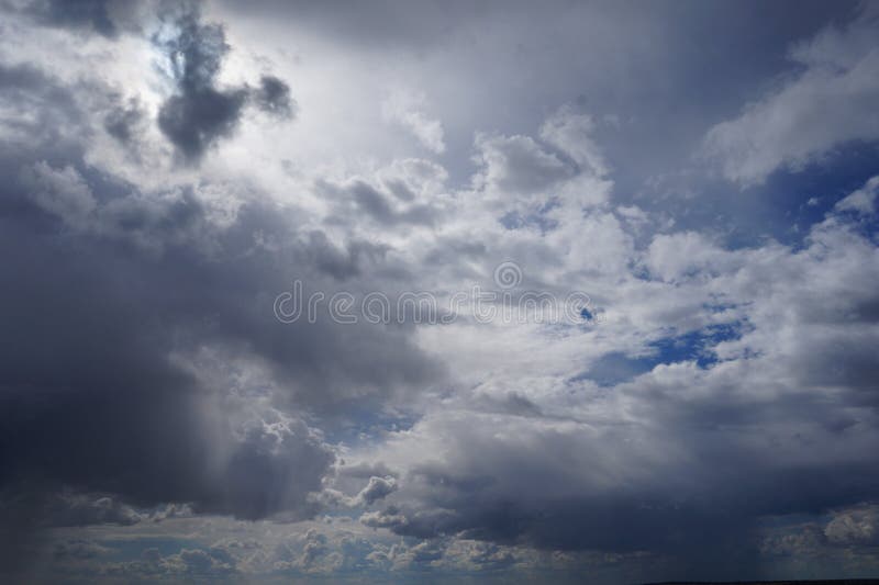 Vol au-dessus des nuages, animation boucle-capable photos libres de droits Vol au-dessus des nuages, animation boucle-capable photos libres de droits