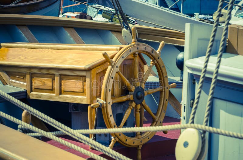 Volante de la nave Un lugar de trabajo del capitán fotos de archivo Volante de la nave Un lugar de trabajo del capitán fotos de archivo