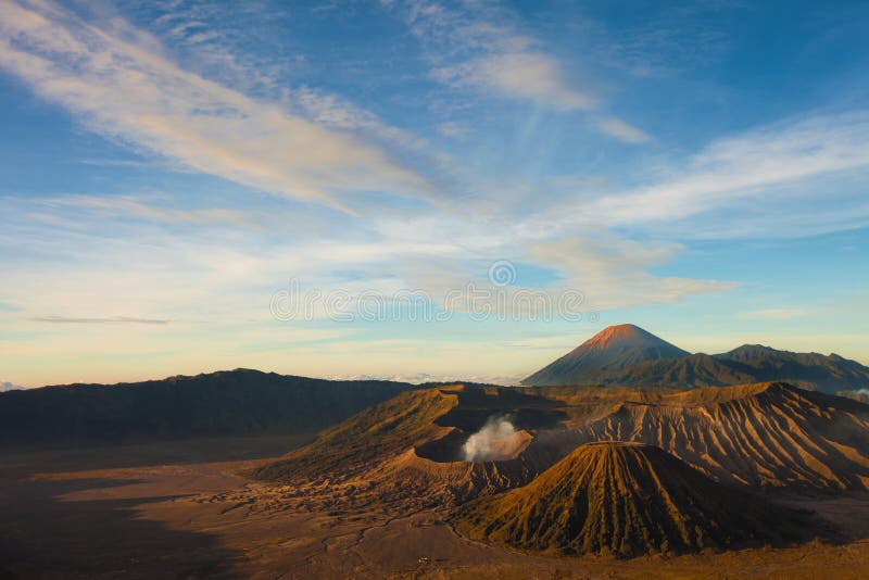 Volcan de Bromo au lever de soleil, parc national de Tengger Semeru, Jav est