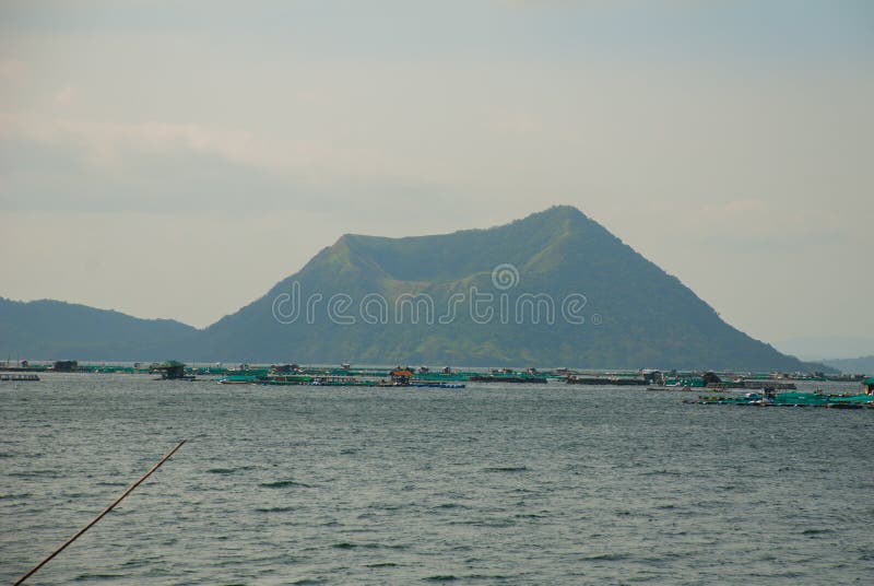 Volcan de Taal sur l'île de Luçon au nord de Manille, Philippines image stock Volcan de Taal sur l'île de Luçon au nord de Manille, Philippines image stock