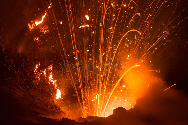 Volcán explosión sobre el.