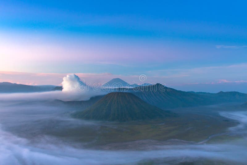 Volcán de Bromo del soporte y x28; Gunung Bromo& x29; en Bromo Tengger Semeru Natio fotografía de archivo libre de regalías Volcán de Bromo del soporte y x28; Gunung Bromo& x29; en Bromo Tengger Semeru Natio fotografía de archivo libre de regalías