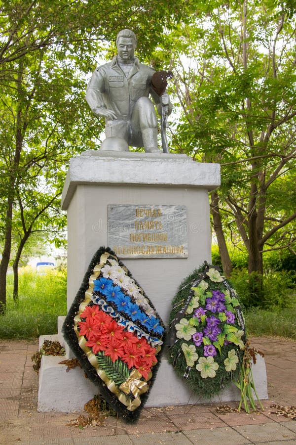 volgograd La Russia 2019, il 23 maggio Monumento ai soldati uccisi nel tempo di pace nel quadrato di memoria nel distretto di Kra fotografia stock volgograd La Russia 2019, il 23 maggio Monumento ai soldati uccisi nel tempo di pace nel quadrato di memoria nel distretto di Kra fotografia stock