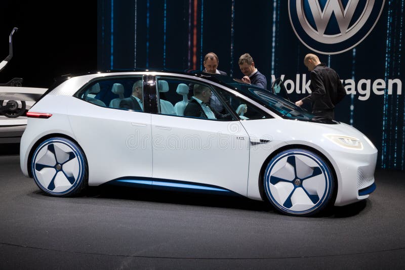 Volkswagen I d Coche eléctrico de carga foto de archivo libre de regalías Volkswagen I d Coche eléctrico de carga foto de archivo libre de regalías