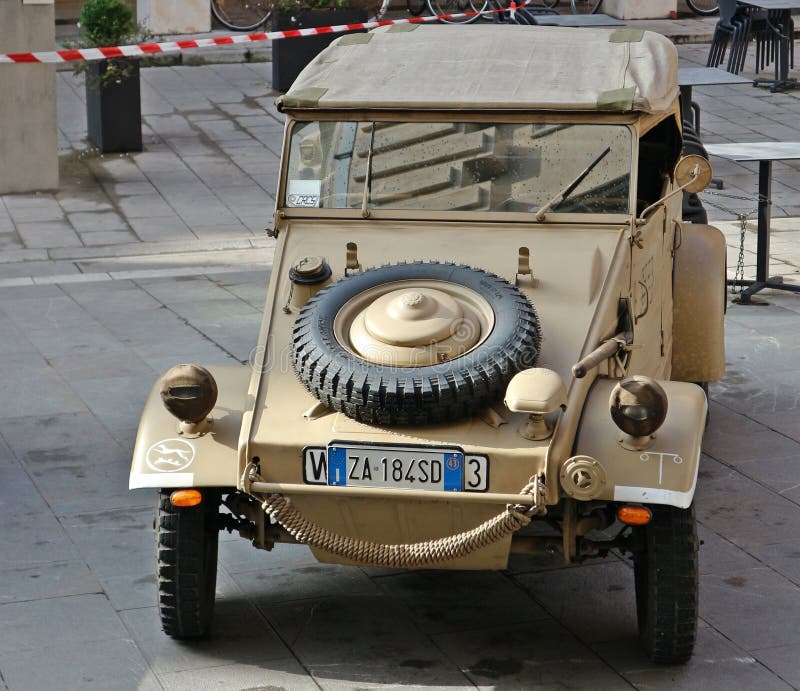 Volkswagen Kubelwagen, ett militärt fordon som användes av den tyska armén under andra världskriget, under en bilutställning för royaltyfria bilder Volkswagen Kubelwagen, ett militärt fordon som användes av den tyska armén under andra världskriget, under en bilutställning för royaltyfria bilder