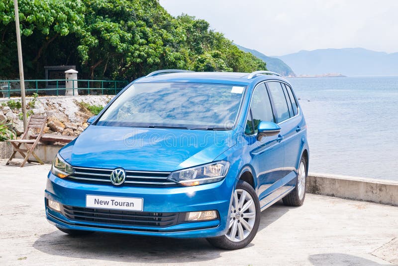 Volkswagen Touran 2016 στοκ φωτογραφία με δικαίωμα ελεύθερης χρήσης Volkswagen Touran 2016 στοκ φωτογραφία με δικαίωμα ελεύθερης χρήσης