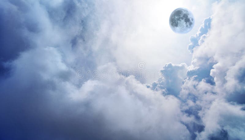 Volle maan in dromerige fantasiehemel royalty-vrije stock foto Volle maan in dromerige fantasiehemel royalty-vrije stock foto