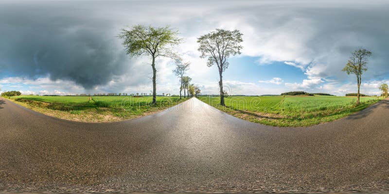 Volledig sferisch naadloos panorama 360 van de hoekgraden mening op geen weg van het verkeersasfalt onder steeg en gebieden met o royalty-vrije stock foto's Volledig sferisch naadloos panorama 360 van de hoekgraden mening op geen weg van het verkeersasfalt onder steeg en gebieden met o royalty-vrije stock foto's