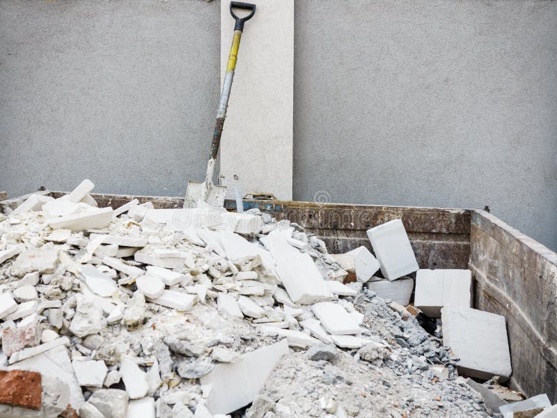 Voller Bauabfall-Rückstandbehälter stockfotografie Voller Bauabfall-Rückstandbehälter stockfotografie