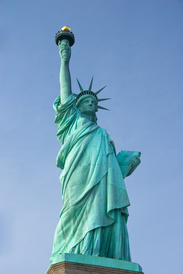 In voller Länge Freiheitsstatue gegen blauen Himmel stockbild In voller Länge Freiheitsstatue gegen blauen Himmel stockbild