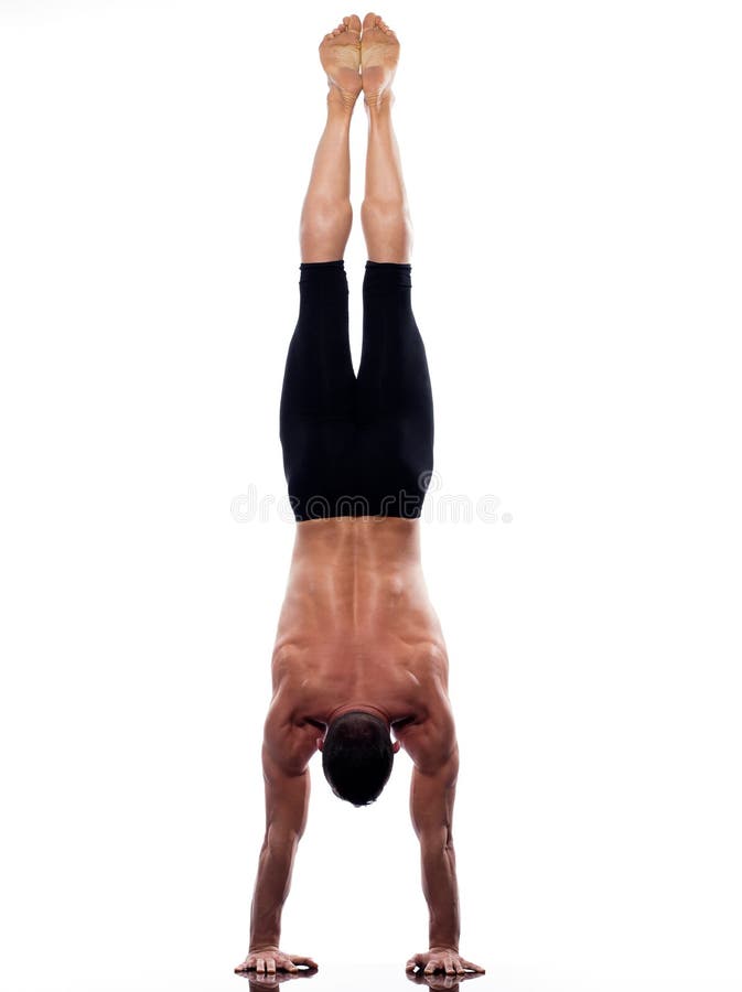 In voller Länge gymnastisches akrobatisches des Mannyoga Handstand