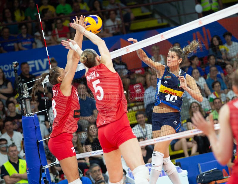 Volleyball International Nation League 2019 Italien - Russland lizenzfreie stockfotografie Volleyball International Nation League 2019 Italien - Russland lizenzfreie stockfotografie