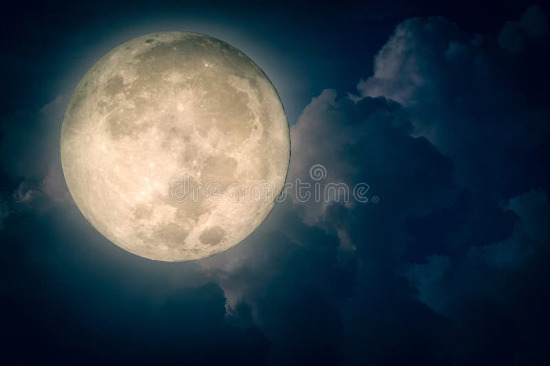 Vollmond der surrealen Fantasie auf bewölktem nächtlichem Himmel stock abbildung Vollmond der surrealen Fantasie auf bewölktem nächtlichem Himmel stock abbildung