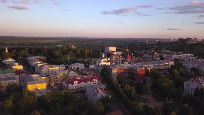 Volo sopra la vecchia città di Vladimir Vista aerea sul Golden Gate La Russia