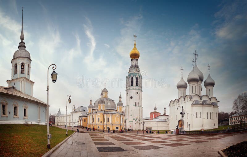 Vologda del cuadrado del Kremlin de la iglesia ortodoxa imagen de archivo libre de regalías Vologda del cuadrado del Kremlin de la iglesia ortodoxa imagen de archivo libre de regalías