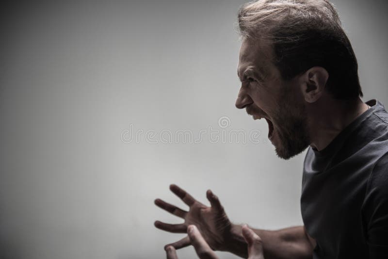 Voo cruel do homem em uma raiva imagens de stock Voo cruel do homem em uma raiva imagens de stock