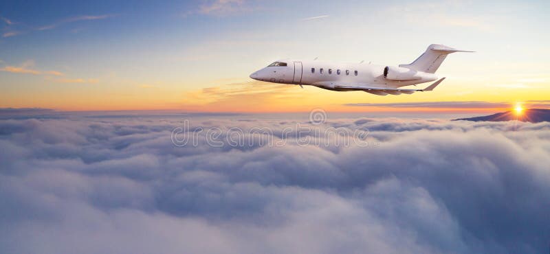 Voo privado luxuoso do avião acima das nuvens