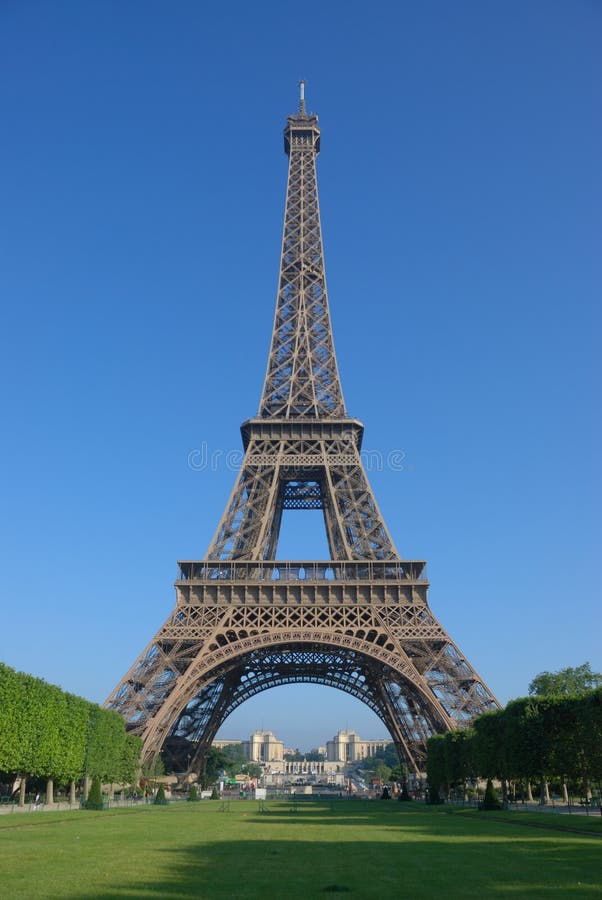 Voor de toren van Eiffel Voor de toren van Eiffel