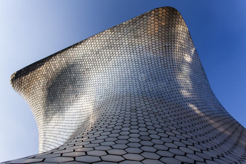 Voorgevel van de kunstmuseum van Museo Soumaya in Mexico-City - Mexico royalty-vrije stock fotografie Voorgevel van de kunstmuseum van Museo Soumaya in Mexico-City - Mexico royalty-vrije stock fotografie