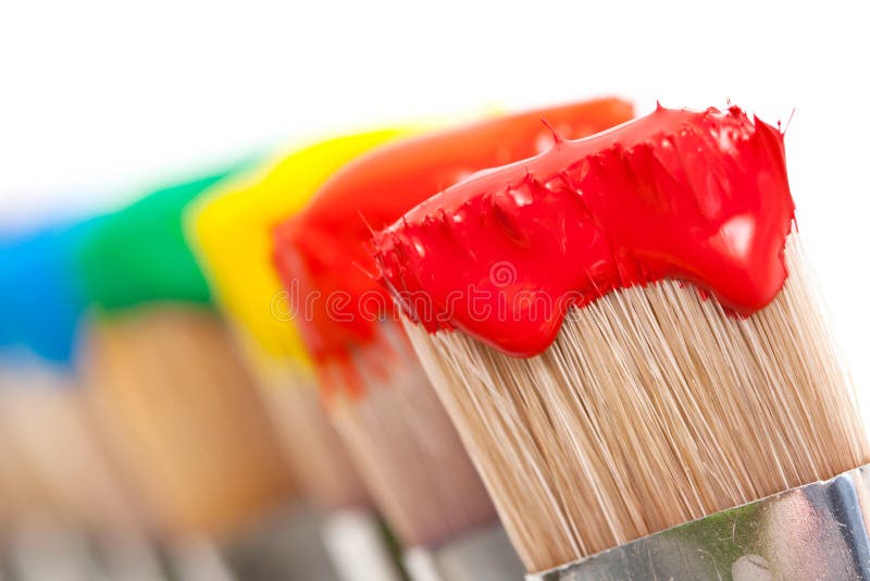 Vopsea colorată pe pensule stock photo