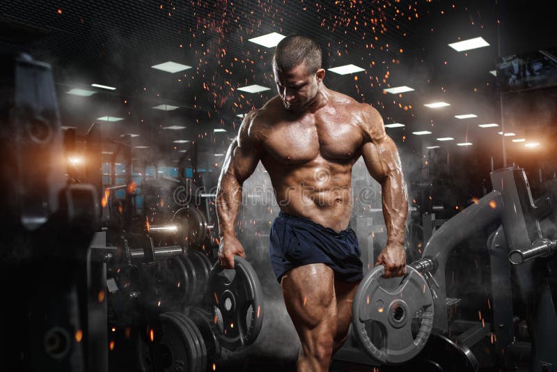 Vorbildliche Aufstellung der muskulösen athletischen Bodybuildereignung nach exercis stockbild Vorbildliche Aufstellung der muskulösen athletischen Bodybuildereignung nach exercis stockbild