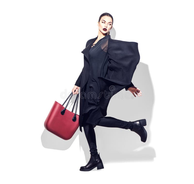 Vorbildliche Mädchenganzaufnahme auf weißem Hintergrund Frau, die in der modernen Kleidung im Studio aufwirft Beiläufige Art stockbild Vorbildliche Mädchenganzaufnahme auf weißem Hintergrund Frau, die in der modernen Kleidung im Studio aufwirft Beiläufige Art stockbild
