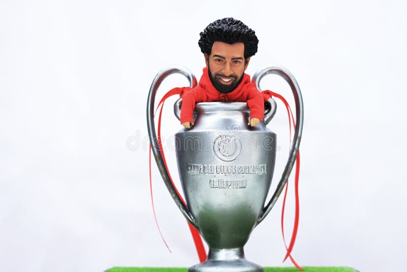 Vorbildliches Figure Mohamed Salah mit UEFA-Meisterliga Trofhy lizenzfreies stockfoto Vorbildliches Figure Mohamed Salah mit UEFA-Meisterliga Trofhy lizenzfreies stockfoto