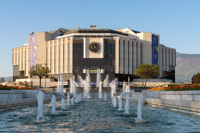 Vorderseite des nationalen Palastes der Kultur, Sofia bulgarien lizenzfreie stockfotografie Vorderseite des nationalen Palastes der Kultur, Sofia bulgarien lizenzfreie stockfotografie