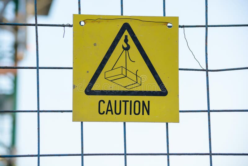 Vorsichtzeichen an einer Baustelle stockfotografie Vorsichtzeichen an einer Baustelle stockfotografie