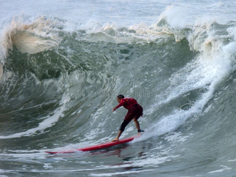 Vorwärmungs-Surfer lizenzfreie stockfotos Vorwärmungs-Surfer lizenzfreie stockfotos