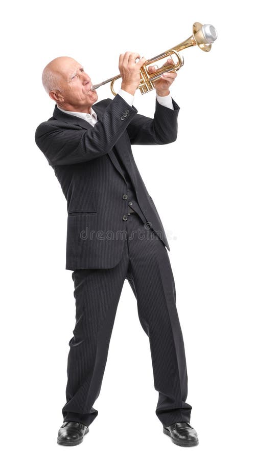 Vovô que joga na trombeta com o microfone no fundo branco fotos de stock Vovô que joga na trombeta com o microfone no fundo branco fotos de stock