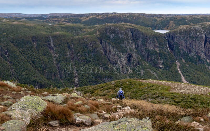 Voyage à travers la montagne de Gros Morne en automne images stock Voyage à travers la montagne de Gros Morne en automne images stock