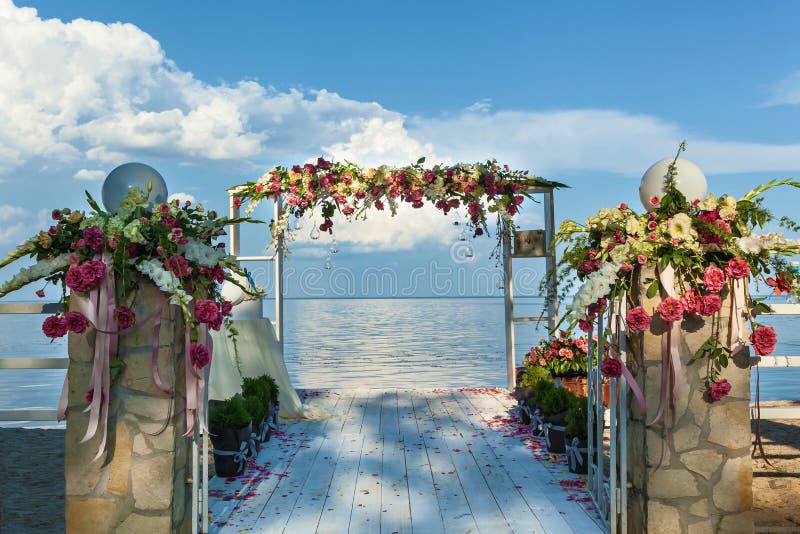 Voûte et installation de mariage sur la plage photos stock Voûte et installation de mariage sur la plage photos stock