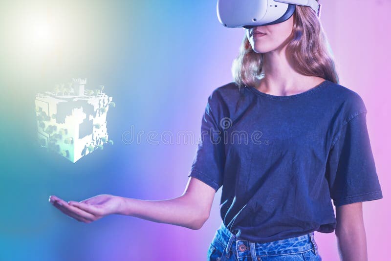 Uau, menina e criança com óculos de realidade virtual futuristas e  metaverso em um fundo de estúdio azul pessoa infantil e modelo com fone de  ouvido vr futuro e jogos on-line com