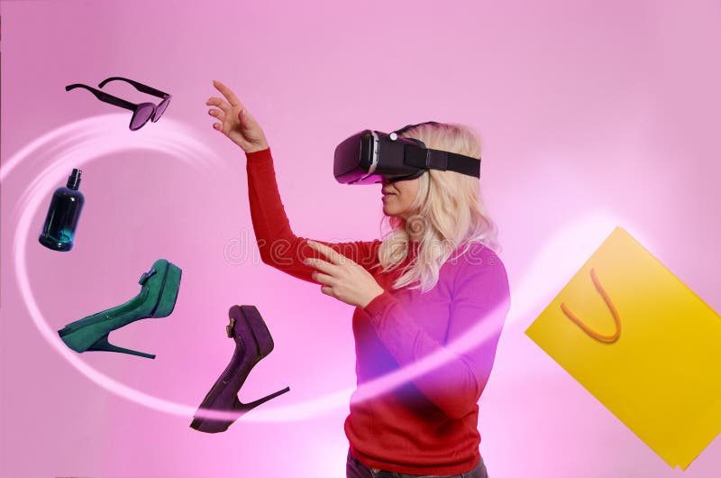 VR έννοια αγορών - νέα στοιχεία αγοράς γυναικών στο διαδίκτυο στοκ φωτογραφία με δικαίωμα ελεύθερης χρήσης VR έννοια αγορών - νέα στοιχεία αγοράς γυναικών στο διαδίκτυο στοκ φωτογραφία με δικαίωμα ελεύθερης χρήσης