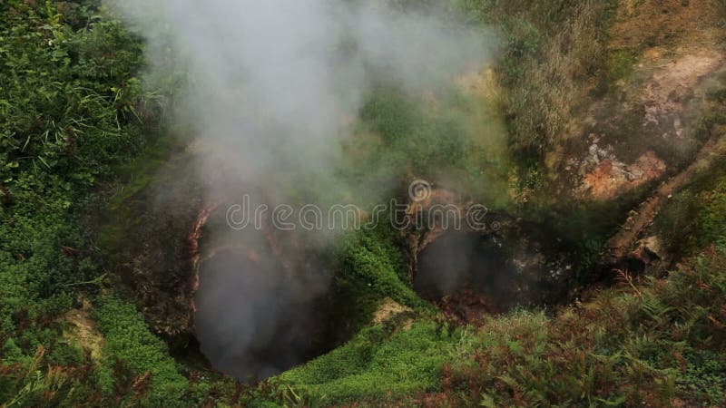 Vrata Ada Gate Hell Geyser en vallée des geysers