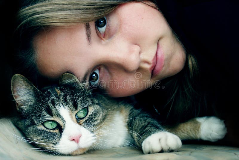Vriendschap met kat stock afbeeldingen Vriendschap met kat stock afbeeldingen