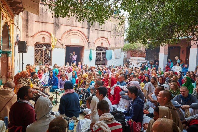 Vrindavan, στις 22 Οκτωβρίου 2016: Άσμα ομάδας Krishna λαγών σε Vrindava στοκ φωτογραφία με δικαίωμα ελεύθερης χρήσης