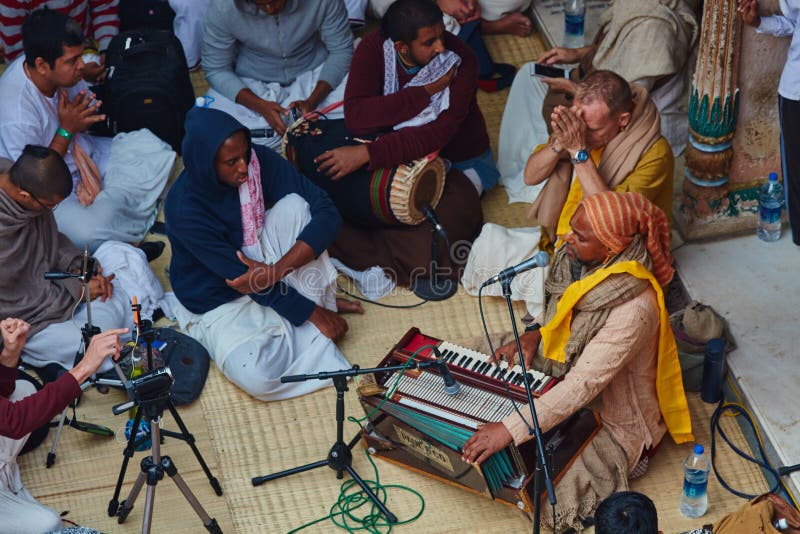 Vrindavan, στις 22 Οκτωβρίου 2016: Άσμα ομάδας Krishna λαγών σε Vrindava στοκ εικόνα με δικαίωμα ελεύθερης χρήσης