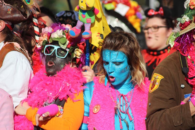 Schrijf op Gelijkenis wiel Vrouw in Avatar Make-up En Kostuum Carnaval Van Nice 2016 Redactionele  Afbeelding - Image of gigantisch, koning: 67412780