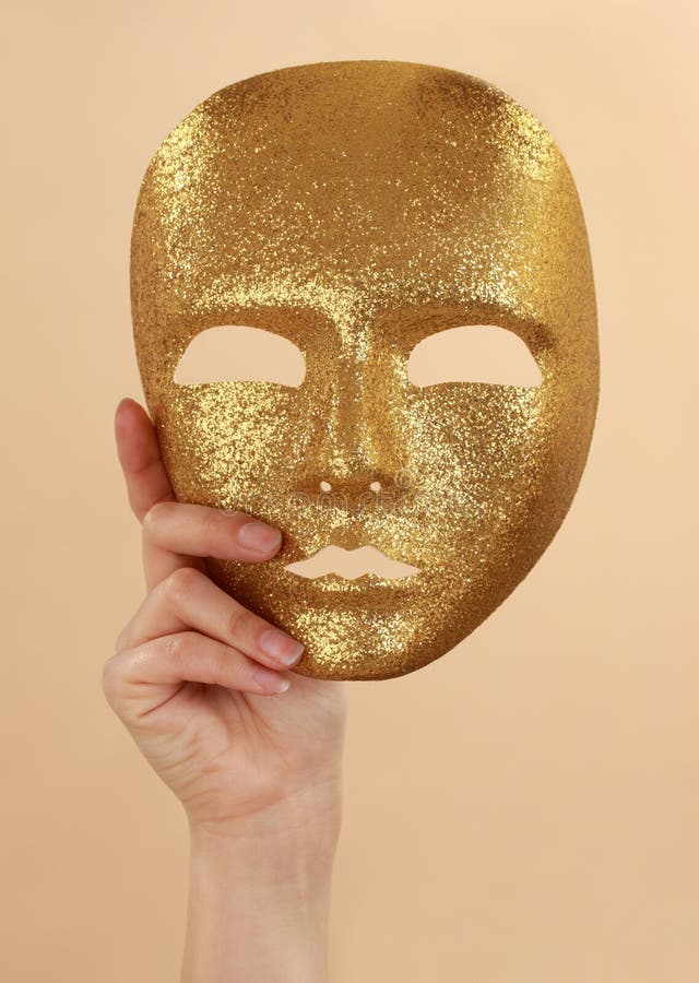 Vervreemden Catastrofe De volgende Vrouw Die Gouden Masker Houdt Stock Afbeelding - Image of bedrijf,  enkelvoudig: 12360819