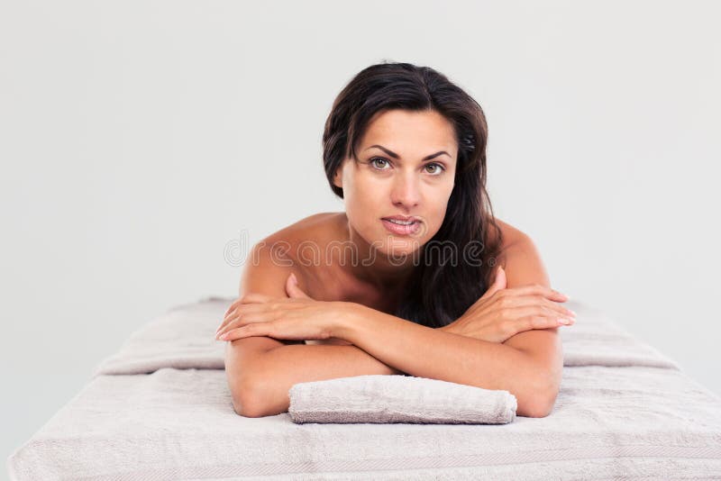 Vrouw die op massagelanterfanter liggen stock fotografie Vrouw die op massagelanterfanter liggen stock fotografie