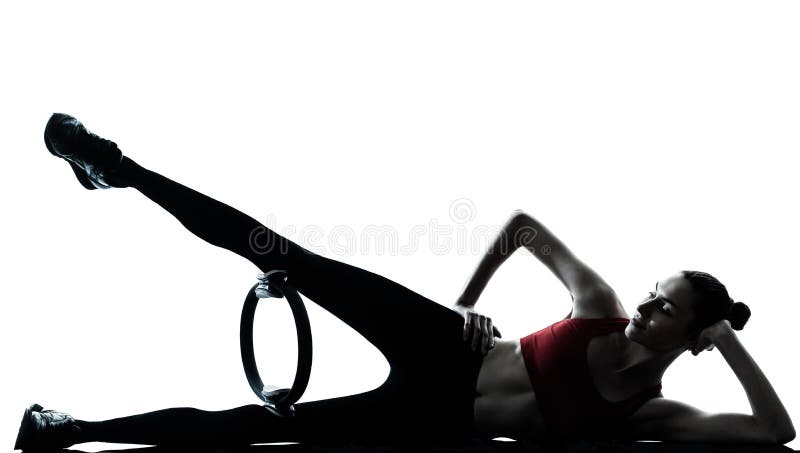 Vrouw die pilates ring uitoefent royalty-vrije stock foto's Vrouw die pilates ring uitoefent royalty-vrije stock foto's