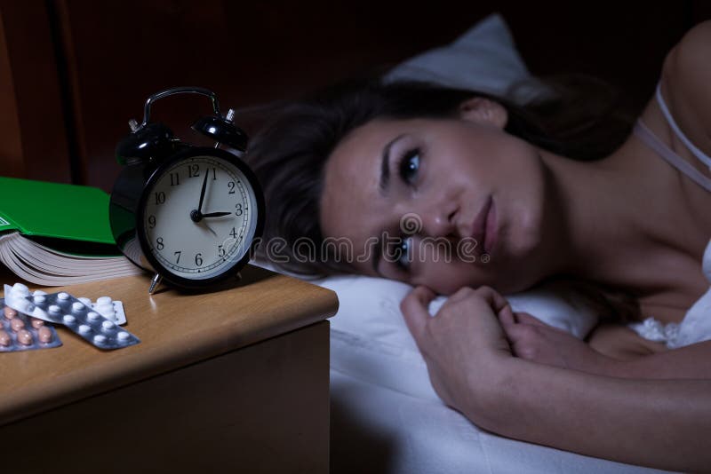 Vrouw en haar drugs voor depressie royalty-vrije stock afbeeldingen Vrouw en haar drugs voor depressie royalty-vrije stock afbeeldingen